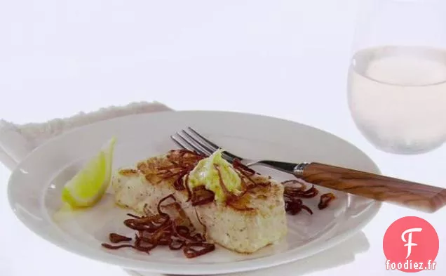 Flétan au Beurre Citronné et Échalotes Croustillantes