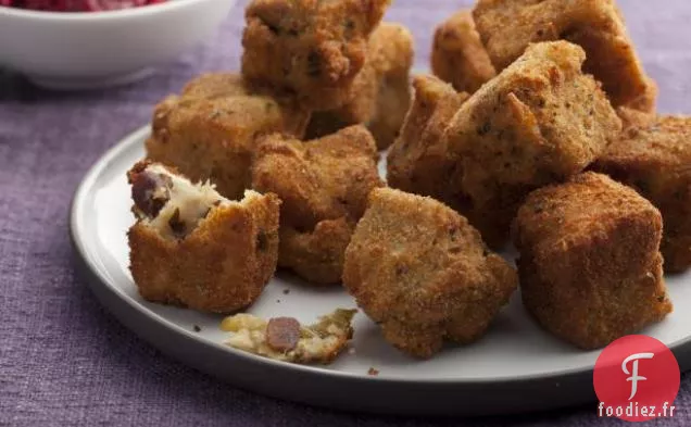 Bouchées de Farce Frites du Deuxième Jour avec Pesto à la Sauce aux Canneberges