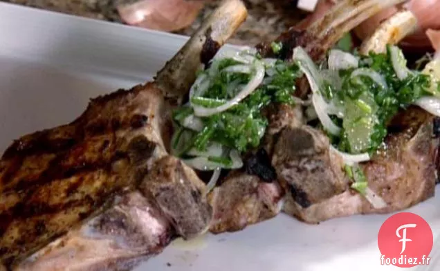 Côtelettes de Porc Grillées avec Chutney d'Échalote au Citron