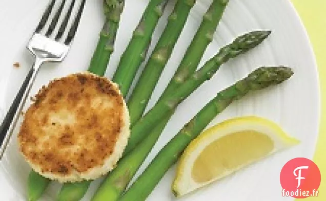 Asperges Cuites À La Vapeur Au Fromage De Chèvre Chaud