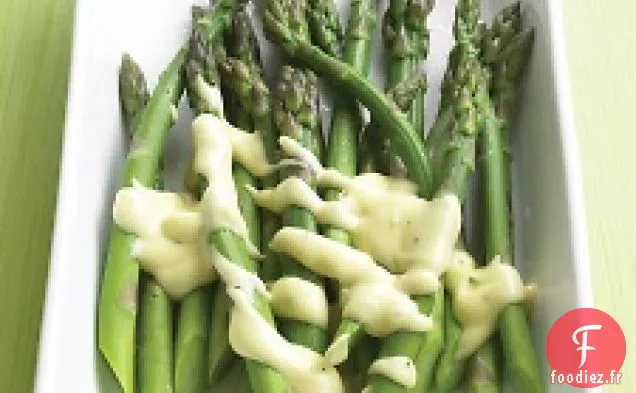Asperges À La Sauce Crémeuse À La Moutarde
