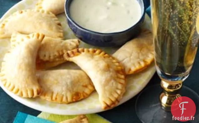 Empanadas au Poulet Buffalo avec Sauce au Fromage Bleu