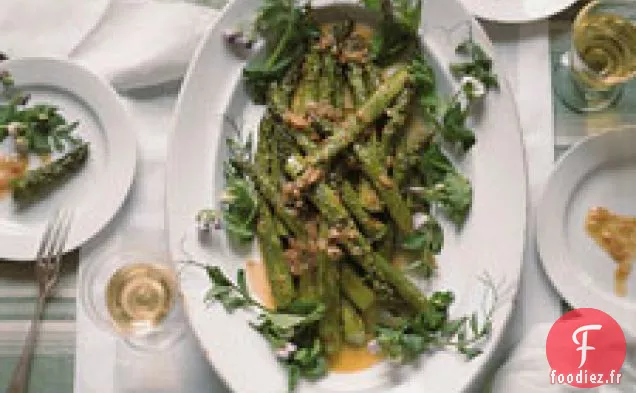 Asperges Grillées À La Vinaigrette À L'Échalote Caramélisée