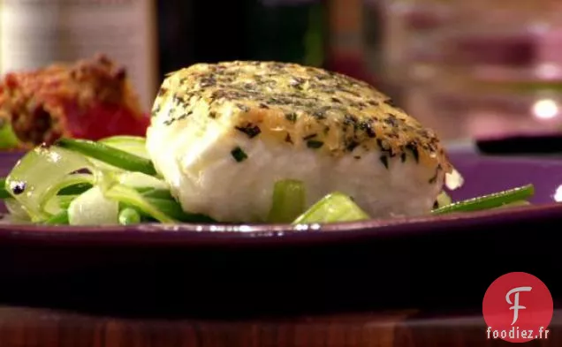 Flétan Croustillant en Croûte d'Herbes avec Céleri Frisé et Haricots Verts