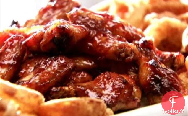 Ailes Collantes Sucrées Épicées avec Anneaux Croustillants