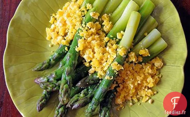 Asperges Jumbo À La Sauce Mimosa