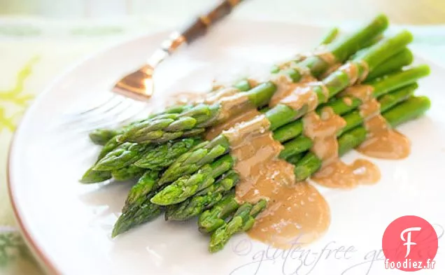 Asperges À La Vinaigrette Tahini À L'Érable