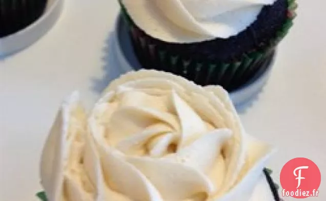 Cupcakes À La Bière Au Chocolat Fourrés Au Whisky Et Glaçage À La Crème Irlandaise