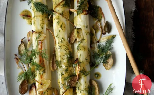 Asperges Blanches Rôties Et Baies De Câpres