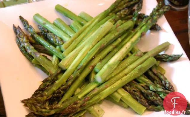 Asperges Aux Échalotes Rôties Et Poivre De Cayenne