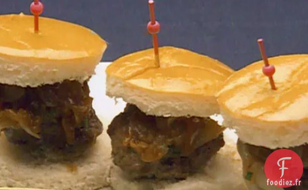 Mini-Burgers au Fromage Kobe Bleu avec Oignons Cipollini en Réduction Balsamique