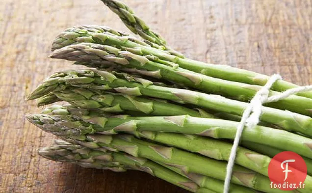 Asperges Grillées avec Vinaigrette à la Moutarde au Miel
