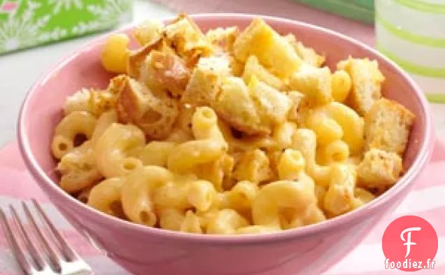 Macaroni au Fromage avec Cubes de Pain à l'Ail