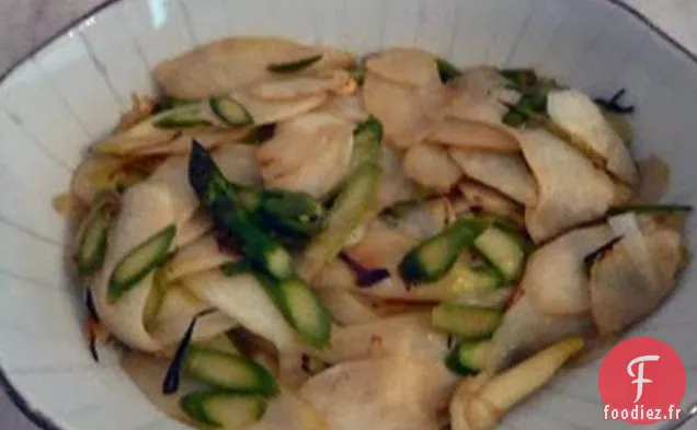 Pousses De Bambou Fraîches Sautées Et Asperges