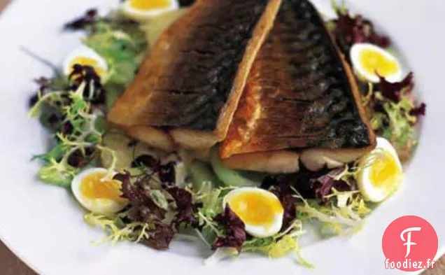 Maquereau Avec Salade De Pommes De Terre et Concombre