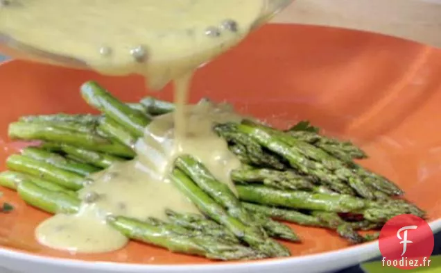 Asperges Grillées avec Vinaigrette au Poivre Vert