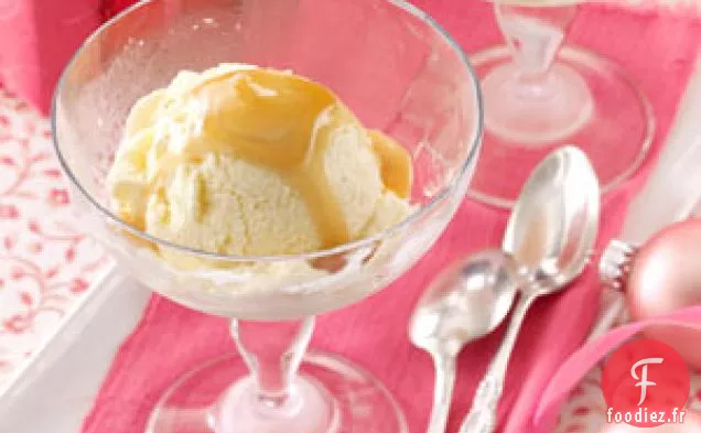 Crème Glacée au Lait de Poule avec Sauce Chaude au Rhum Beurré
