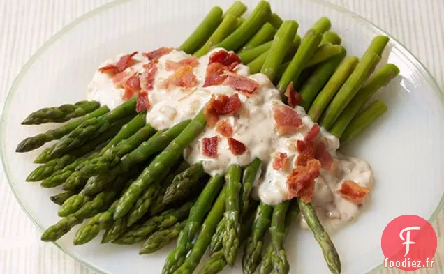 Asperges et Bacon avec Vinaigrette Ranch à l'oignon