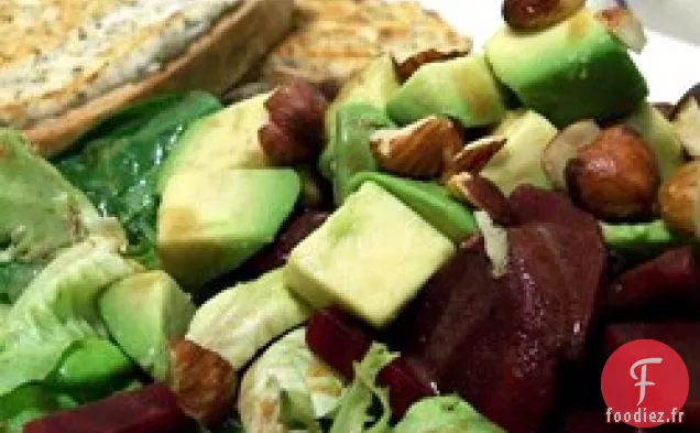 Salade d'Avocat, Betterave et Roquette avec Tartine de Chèvre