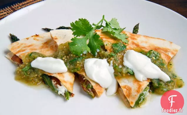 Quesadillas d'Asperges Rôties et Champignons Caramélisés au Fromage de Chèvre