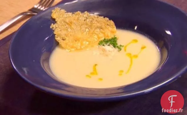 Soupe Soyeuse de Chou-Fleur aux Chips de Parmesan