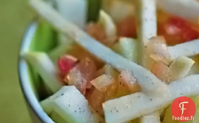 Salade De Pommes Et Céleri-Rave Avec Vinaigrette À L'Échalote De Noix