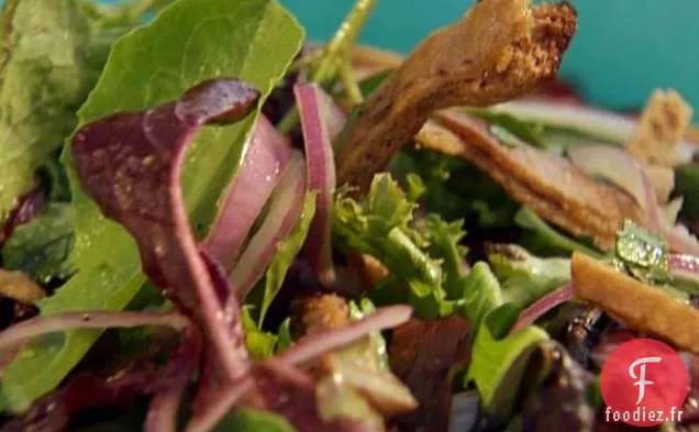 Salade de Pita de Blé Entier Grillé avec Vinaigrette Persil-Ail