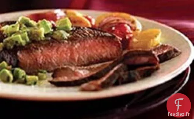 Steaks Frottés au Cumin avec Salsa Verde à l'Avocat