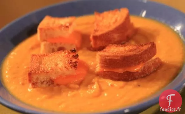 Soupe de Légumes-Racines Rôtis aux Croûtons de Fromage Grillé