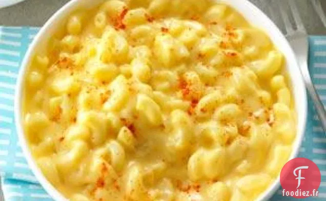 Macaroni au Fromage sur la cuisinière