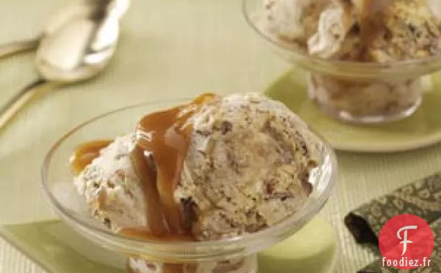 Crème Glacée au Pain Collant à la Cannelle