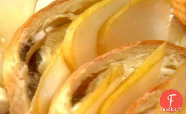 Côtelettes de Porc à la Sauce Crémeuse au Champagne et Pain aux Raisins Secs au Mascarpone et Poires