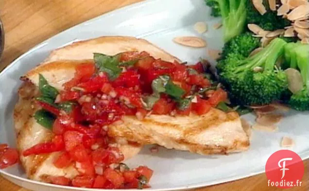 Poulet Toscan avec Relish Tomate-Basilic et Brocoli Aux Amandes Grillées