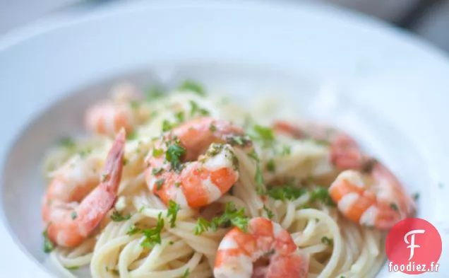 Souper De Pâtes Simples Aux Crevettes Et À L'Ail