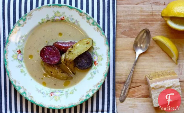 Soupe À L'Ail Rôti Avec Pommes De Terre Rôties Au Romarin