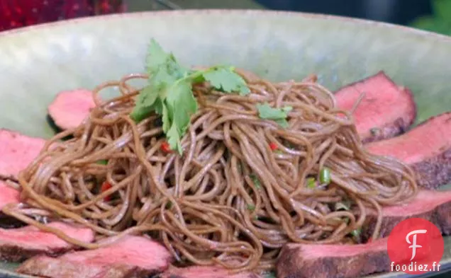 Salade Épicée d'Agneau et Nouilles Soba