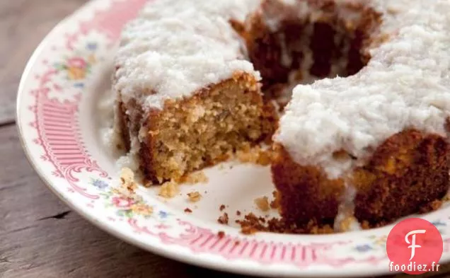 Gâteau à la noix de coco de grand-mère Yearwood avec glaçage au citron et à la noix de coco
