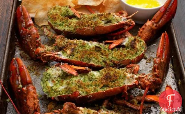 Homard Rôti À L'Ail Et Aux Herbes Avec Croustilles Croustillantes
