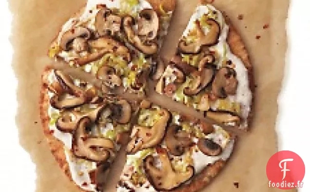 Pizza aux champignons et aux poireaux
