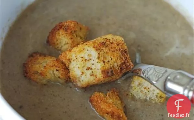 Soupe Crémeuse De Poireaux Aux Champignons Et Croûtons De Parmesan Poivrés