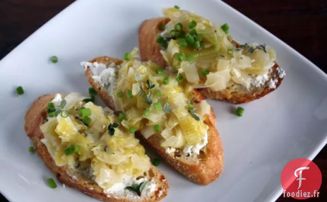 Crostini Au Fromage De Chèvre Et Confit De Poireaux