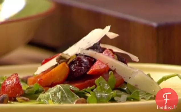 Salade de betteraves rôties avec roquette, pistaches et pecorino rasé