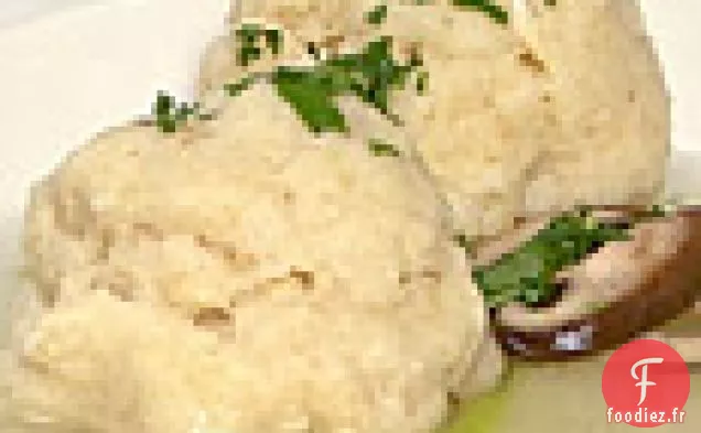 Consommé à la Citronnelle avec Boules de Matzoh, Poireaux et Champignons Shiitake