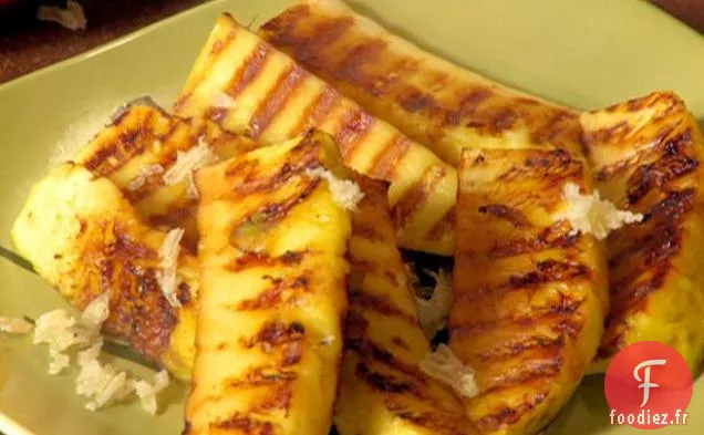Frittata Monte Cristo, pointes d'ananas grillées au gingembre confit et pain Pumpernickel à la ricotta miel-romarin