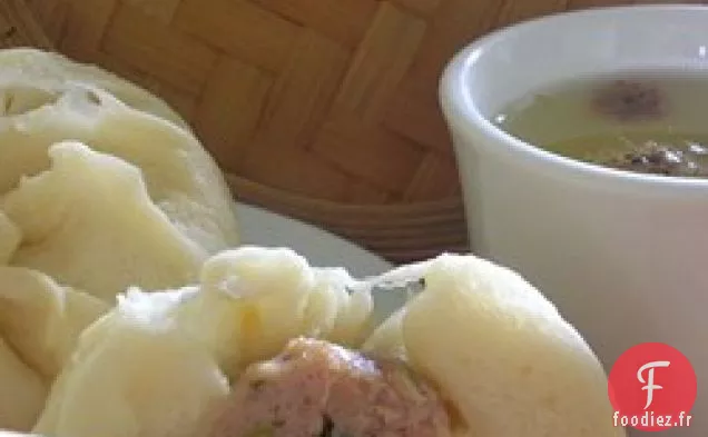 Petits pains chinois cuits à la vapeur fourrés à la viande