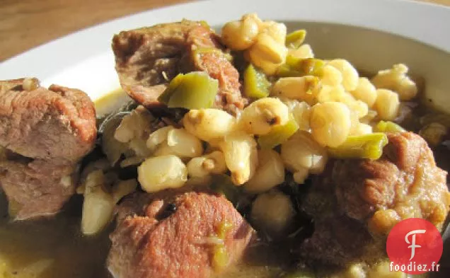 Ragoût De Posole Au Chili Vert De Porc Avec Nopales