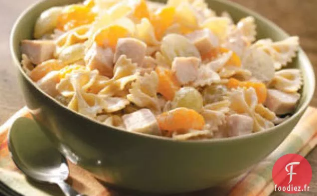 Salade de pâtes au poulet et aux fruits