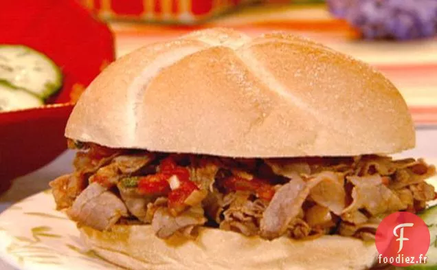 Sandwich au rôti de bœuf Picante avec ail, citron vert et piment vert