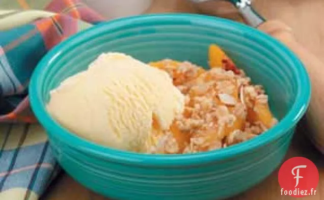 Croustillant aux pêches et à la crème