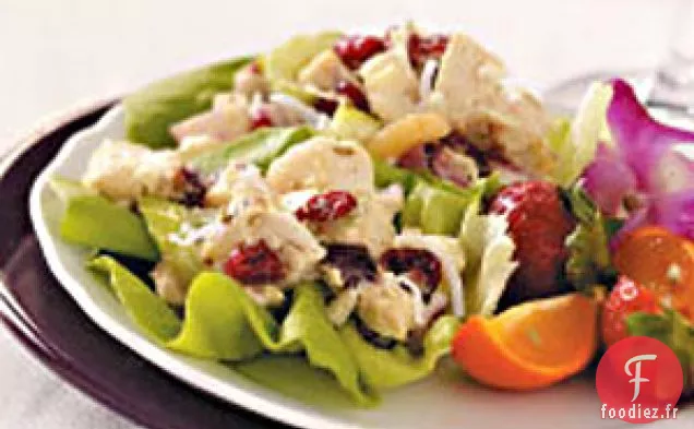 Coupes de salade de poulet au cari